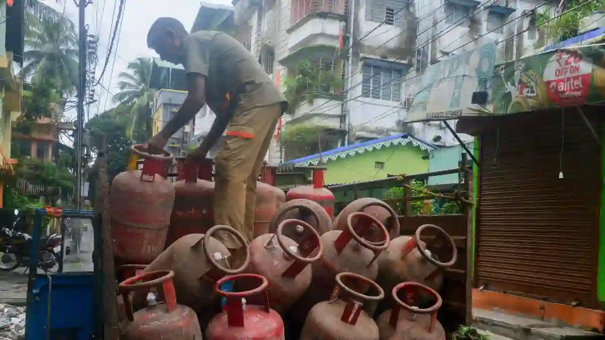 LPG பதுக்கினால் 7 ஆண்டுகள் சிறை – ஒன்றிய அரசு எஸ்மா சட்டம் அமல்!