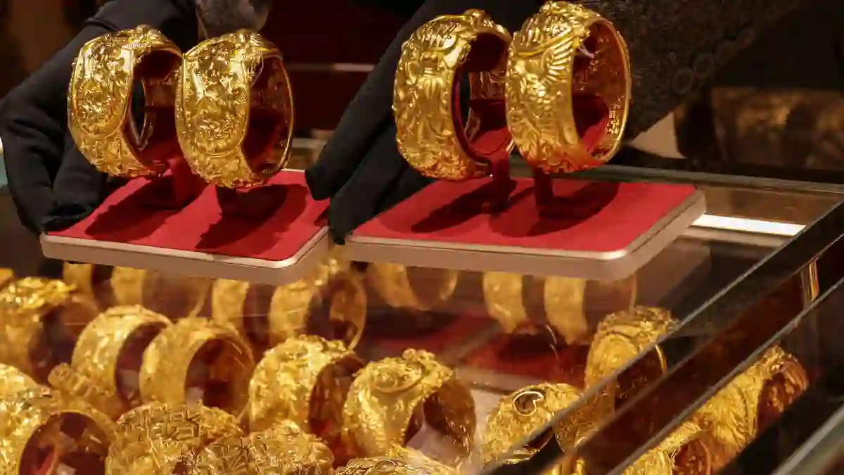 ஹாப்பி நியூஸ்.. தங்கம் விலை கடும் சரிவு