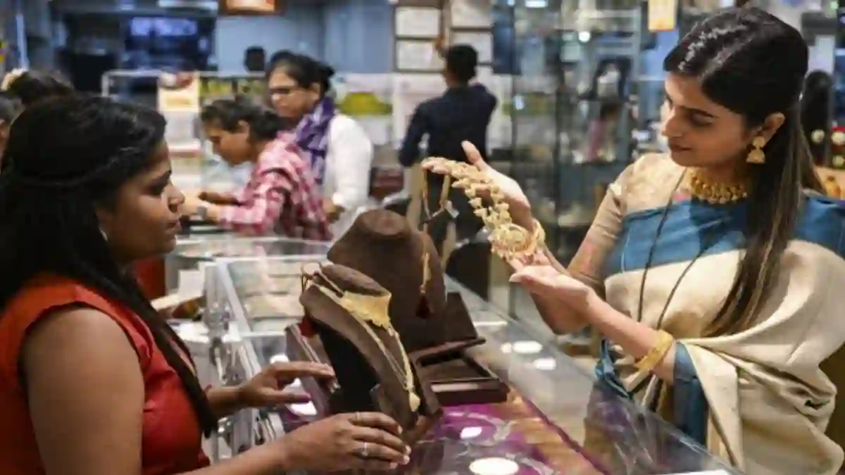 தங்கத்தின் விலை சவரனுக்கு ரூ.640 குறைந்தது!