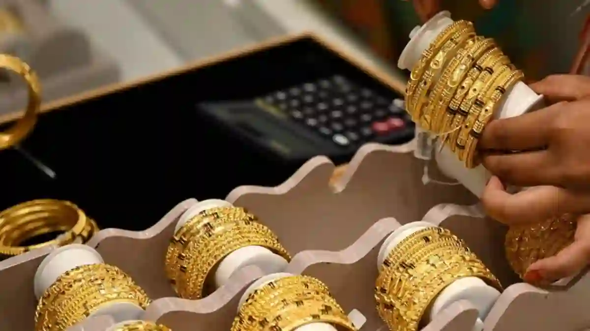 இல்லத்தரசிகளுக்கு மகிழ்ச்சியான செய்தி…தங்கம் விலை குறைவு!